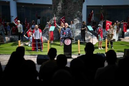 bakan-ersoy-turk-milletinin-iradesini-yok-sayanlarin-kaybetmeye-mahkum-olduklarini-o-gece-yeniden-gosterdik