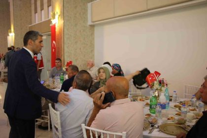 bakan-yardimcisi-boyraz-usakta-sehit-yakinlari-ve-gazi-aileleri-ile-yemekte-bir-araya-geldi