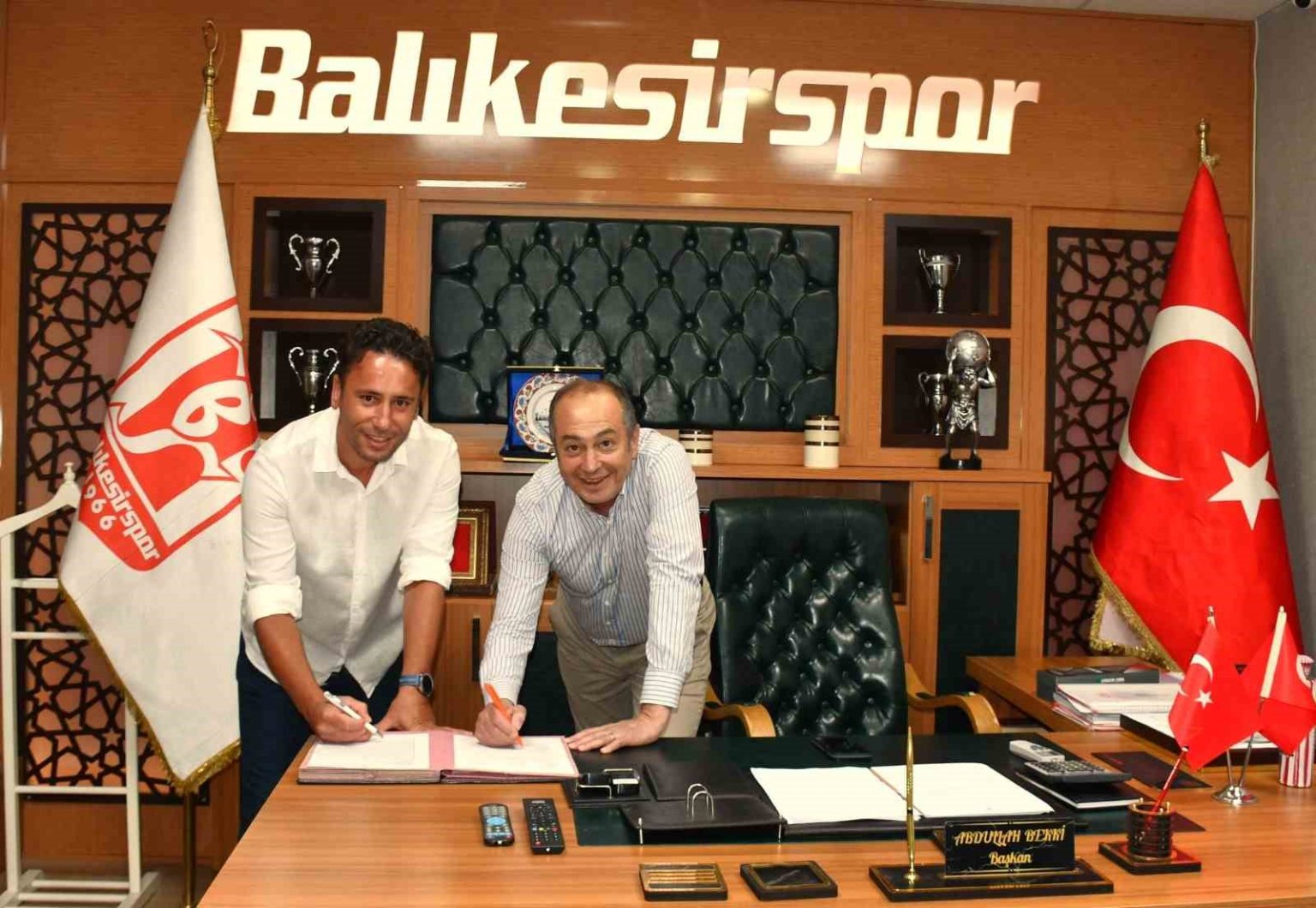 balikesirspor-teknik-direktor-cem-kavcak-ile-sozlesme-imzaladi