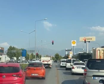 denizlide-siren-sesini-duyan-suruculerin-duyarli-davranisi-takdir-topladi