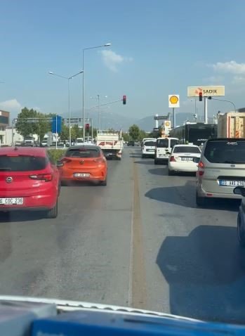 denizlide-siren-sesini-duyan-suruculerin-duyarli-davranisi-takdir-topladi