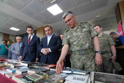 erzincanda-15-temmuz-kitap-ve-resim-sergisinin-acilisi-yapildi