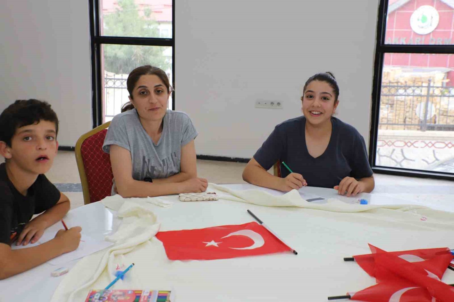 hakkaride-15-temmuz-temali-resim-ve-mektup-yarismasi