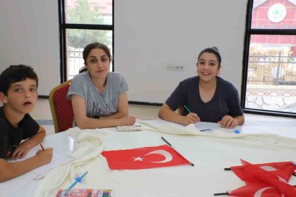 hakkaride-15-temmuz-temali-resim-ve-mektup-yarismasi