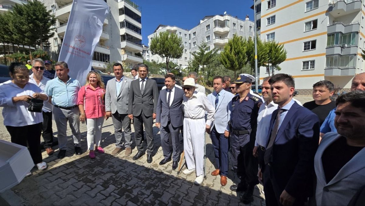 hayirsever-demirozun-yaptigi-acil-saglik-hizmetleri-istasyonu-hizmete-girdi