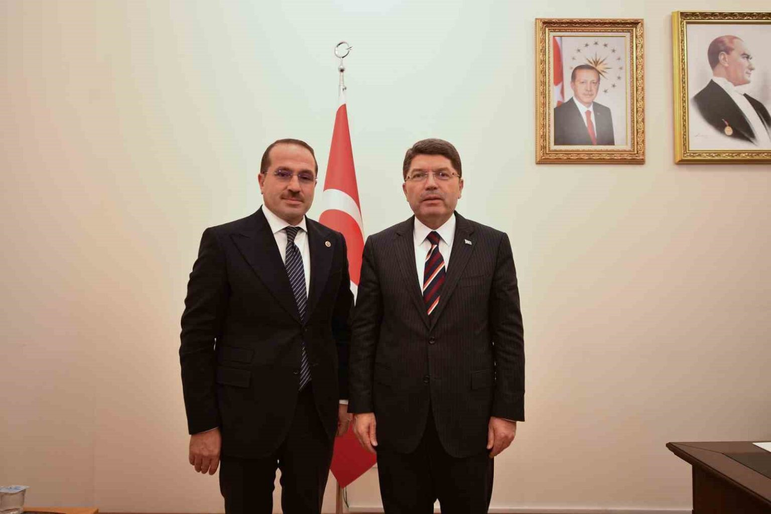 izmire-yeni-adliye-hizmet-binasi