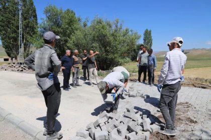 kaymakam-ekinci-yol-calismalari-yerinde-denetledi
