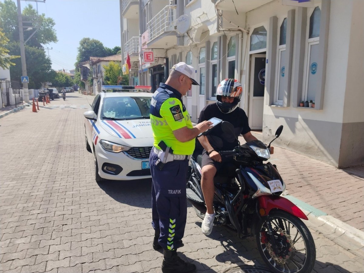 kirklarelinde-trafik-denetimi198-arac-ve-surucuye-islem-yapildi