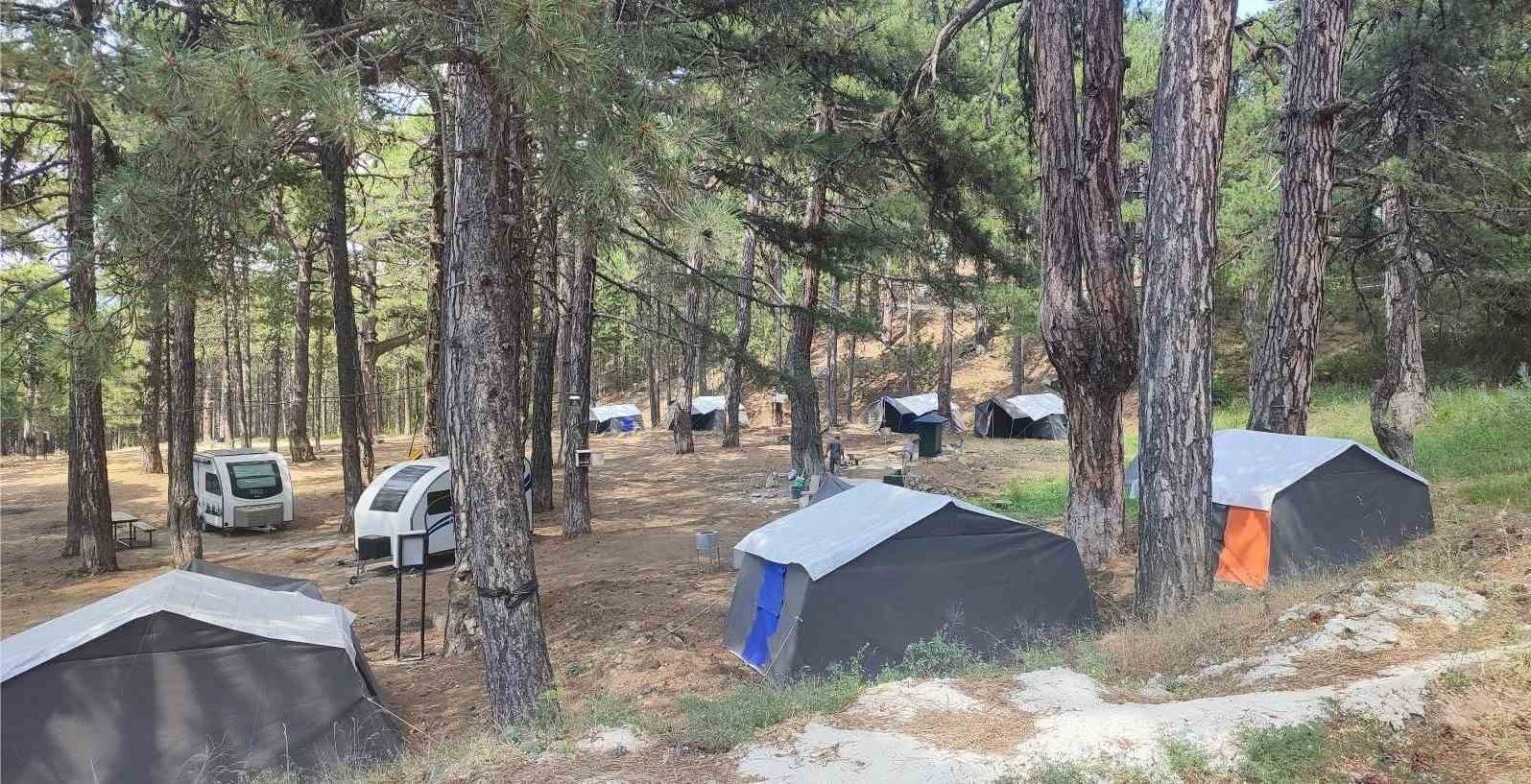 murat-daginda-dogayla-ic-ice-tatil-kiciroglu-yaylasi-cadir-kampi-hizmete-acildi