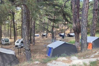 murat-daginda-dogayla-ic-ice-tatil-kiciroglu-yaylasi-cadir-kampi-hizmete-acildi