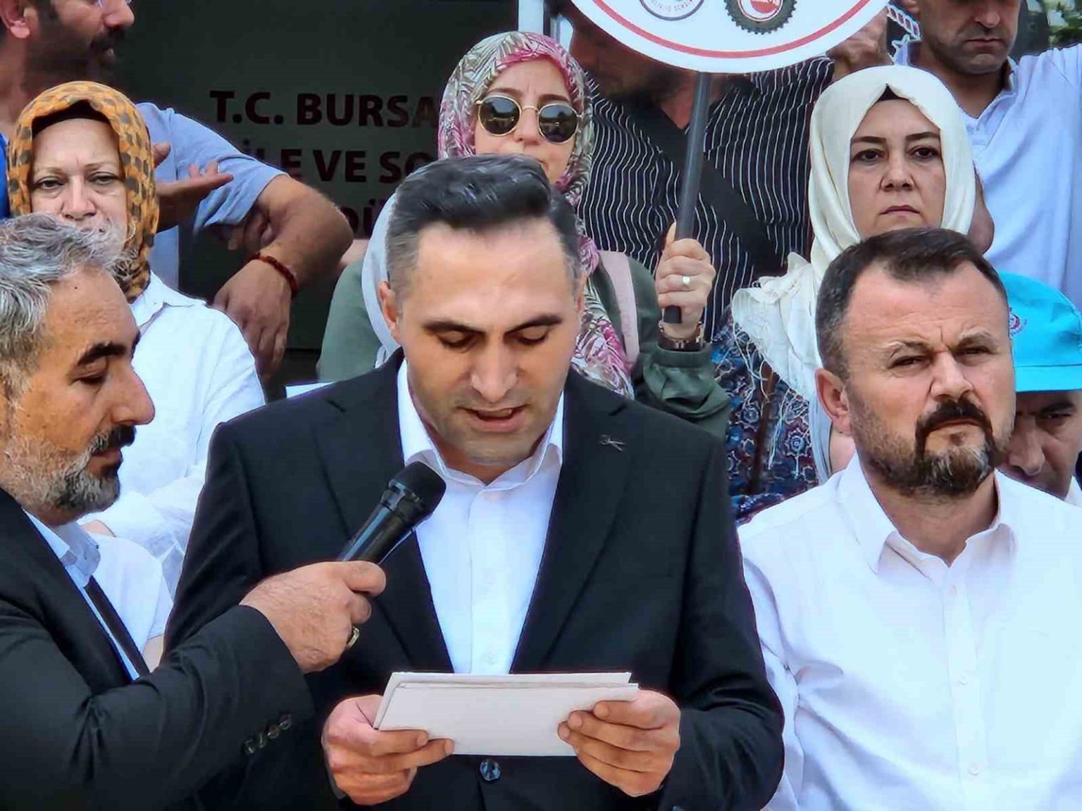 oz-saglik-is-sendikasi-isverenin-sundugu-teklifi-protesto-etti