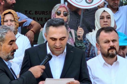 oz-saglik-is-sendikasi-isverenin-sundugu-teklifi-protesto-etti