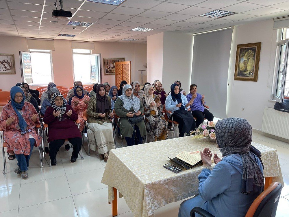 pursaklarin-hanim-evlerinde-15-temmuz-sehitlerine-dua