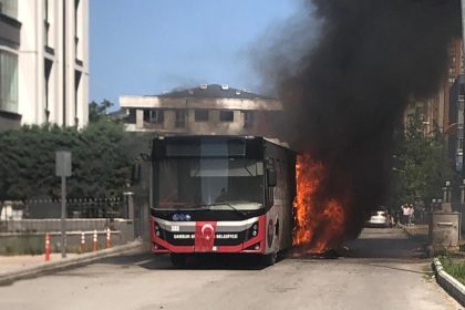 samsunda-belediye-otobusu-alevlere-teslim-oldu