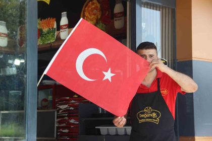 sanliurfa-al-bayraklarla-donatildi