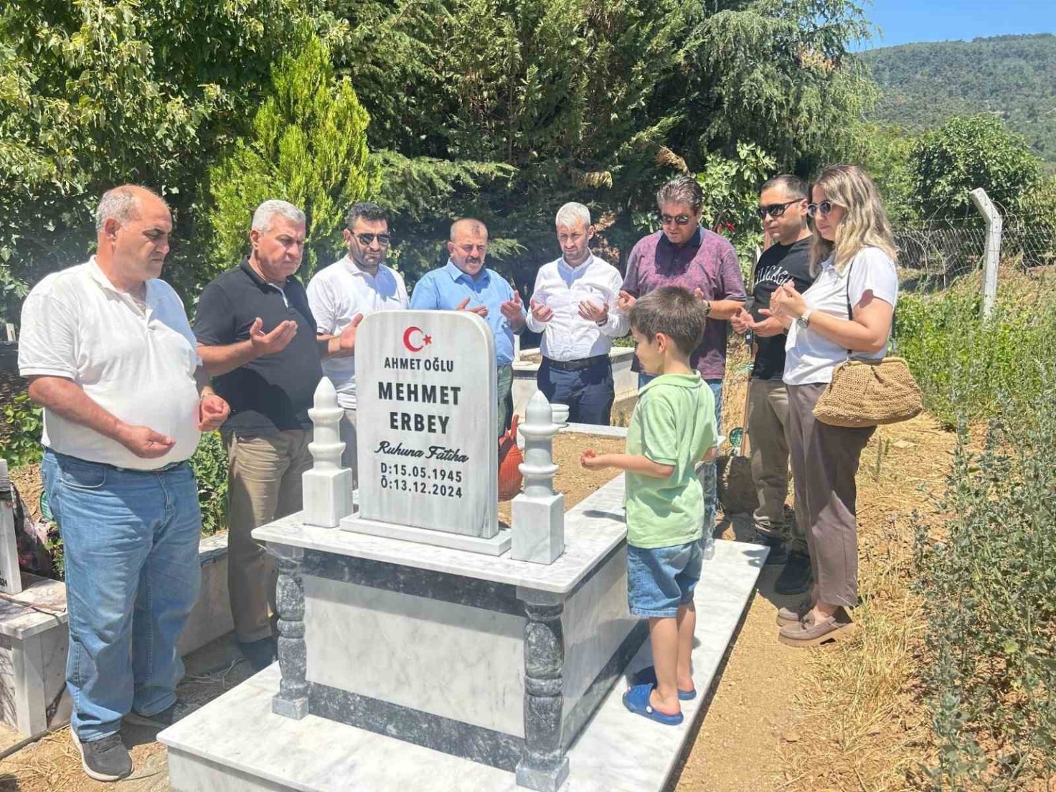 sehit-ahmet-erbey-ve-babasi-mehmet-erbey-dualarla-anildi