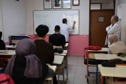 uzmanlardan-ebeveynlere-ogrencilere-rehberlik-edin-tavsiyesi
