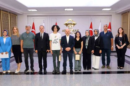vali-osman-varol-lgs-sampiyonlarini-agirladi