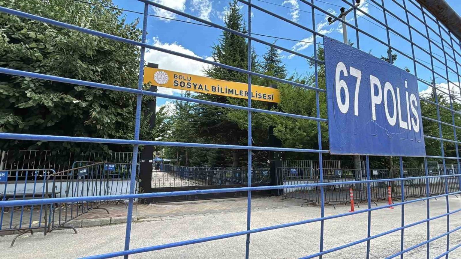 yanan-otelin-spa-muduru-yangin-anlarini-anlatti-emir-arasin-kendi-odasi-icin-biraz-da-suraya-su-tutun-dedigini-duydum