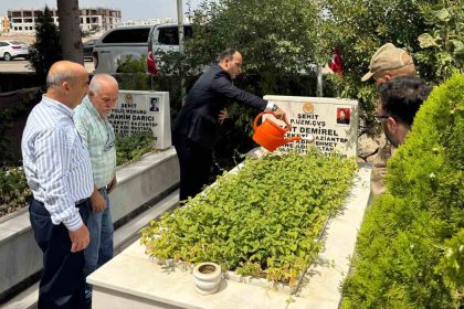 arabanda-15-temmuz-sehitleri-anma-programi-kapsaminda-sehitlik-ziyaret-edildi