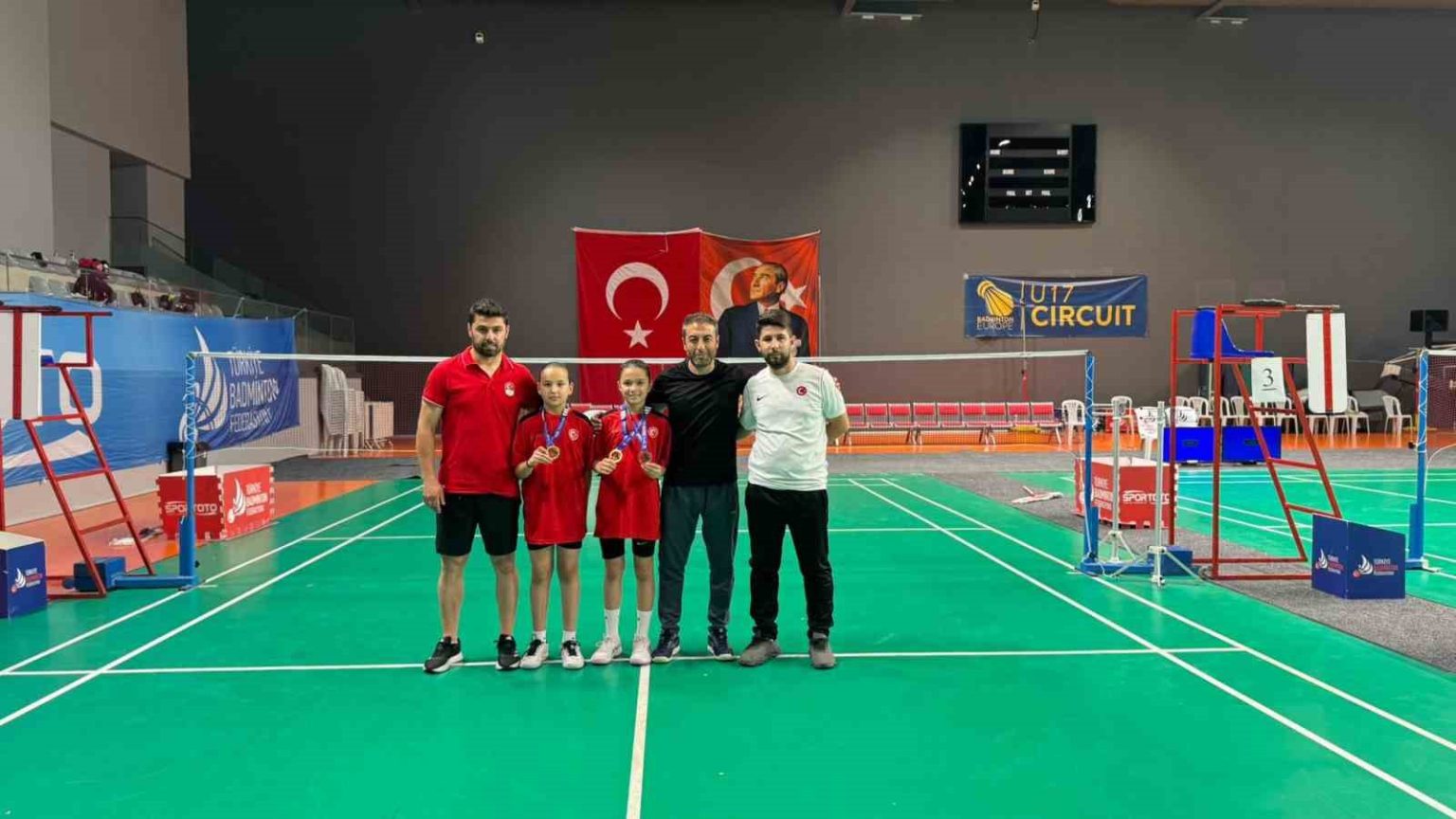 badmintonda-kayseriye-iki-madalya