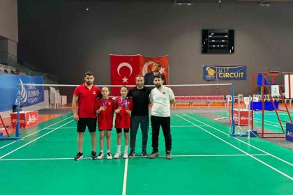 badmintonda-kayseriye-iki-madalya