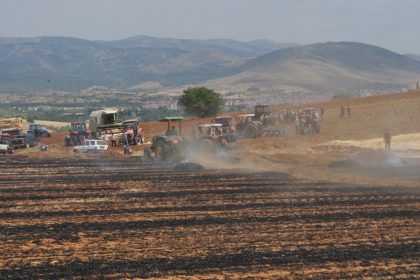balya-makinesinden-cikan-yangin-100-donum-araziyi-kule-cevirdi