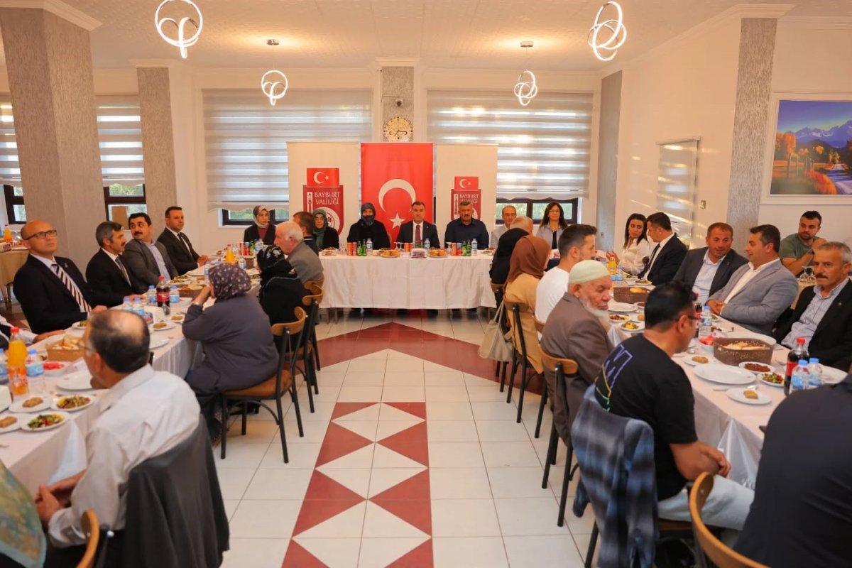 bayburtta-sehit-aileleri-ve-gaziler-onuruna-yemek-programi-duzenlendi