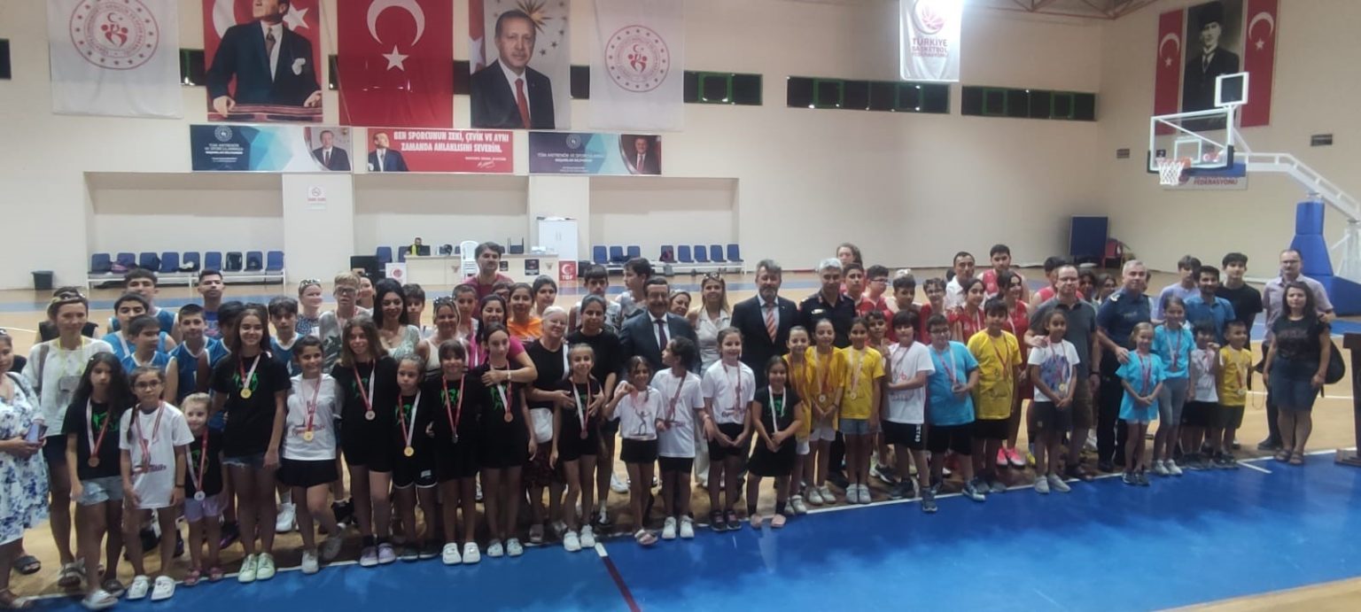 burhaniye-de-15-temmuz-spor-yarismalari-duzenlendi