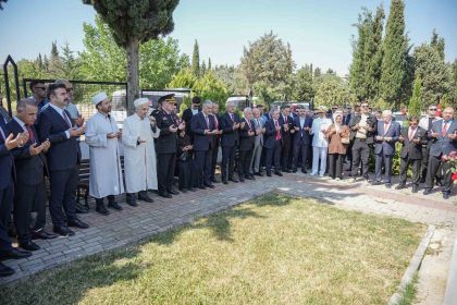 bursada-15-temmuz-anma-programlari-sehitlik-ziyaretiyle-basladi