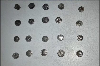 corumda-supheli-aractan-26-adet-sikke-cikti