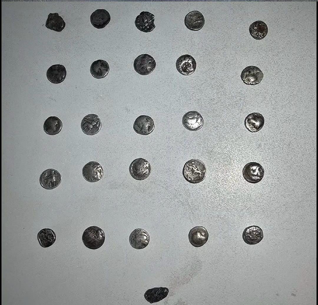corumda-supheli-aractan-26-adet-sikke-cikti