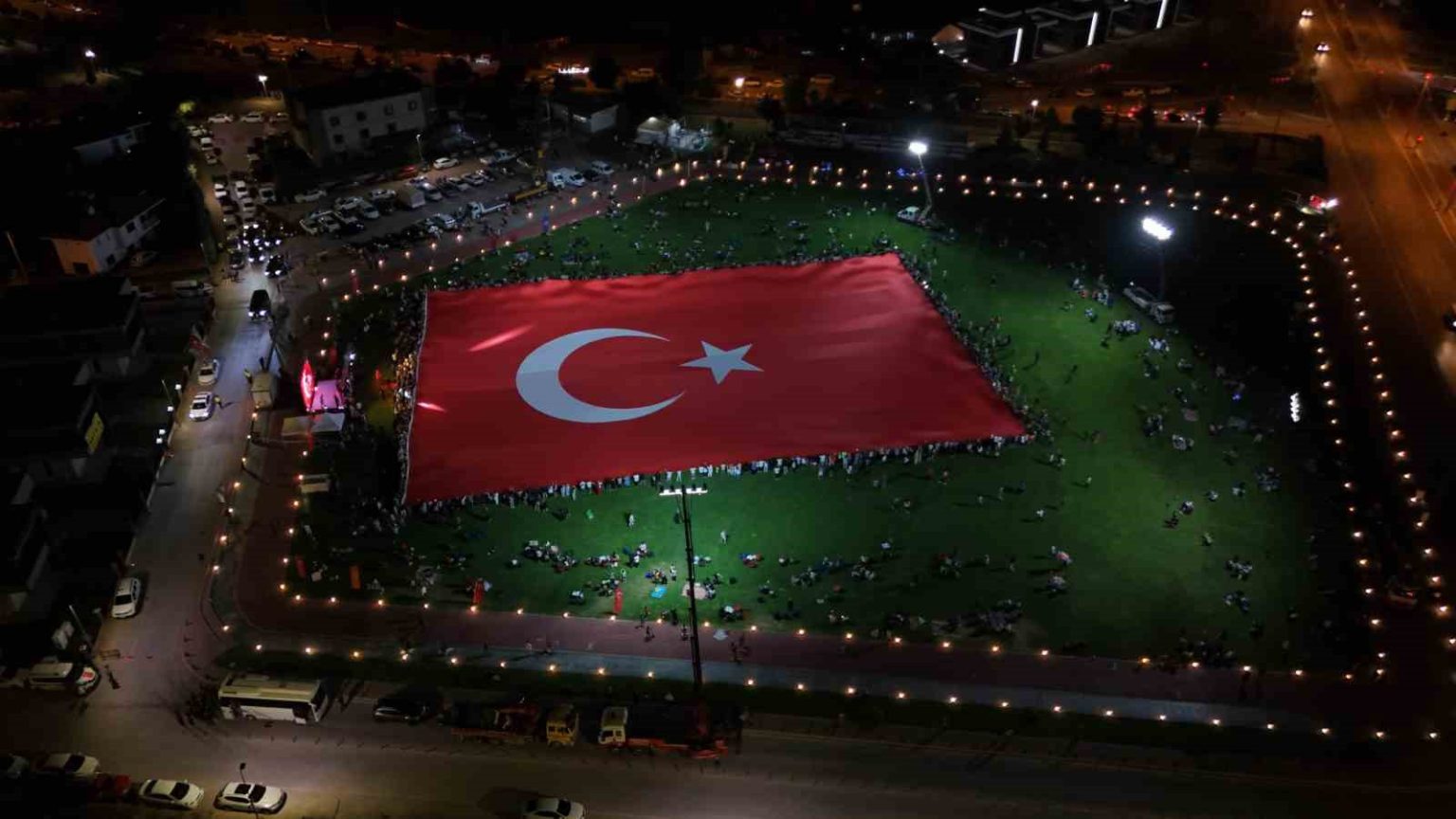 dunyanin-en-buyuk-turk-bayragi-kayseride-yeniden-acildi