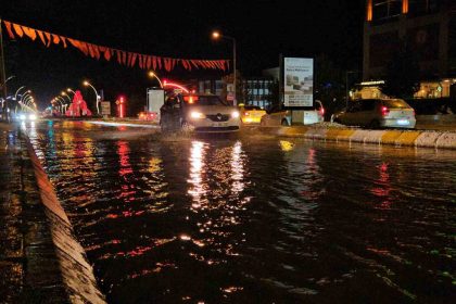edirnede-icme-suyu-hatti-patladi-cadde-ve-sokaklar-gole-dondu