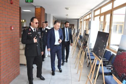 edremitte-15-temmuz-temali-fotograf-sergisi-acildi