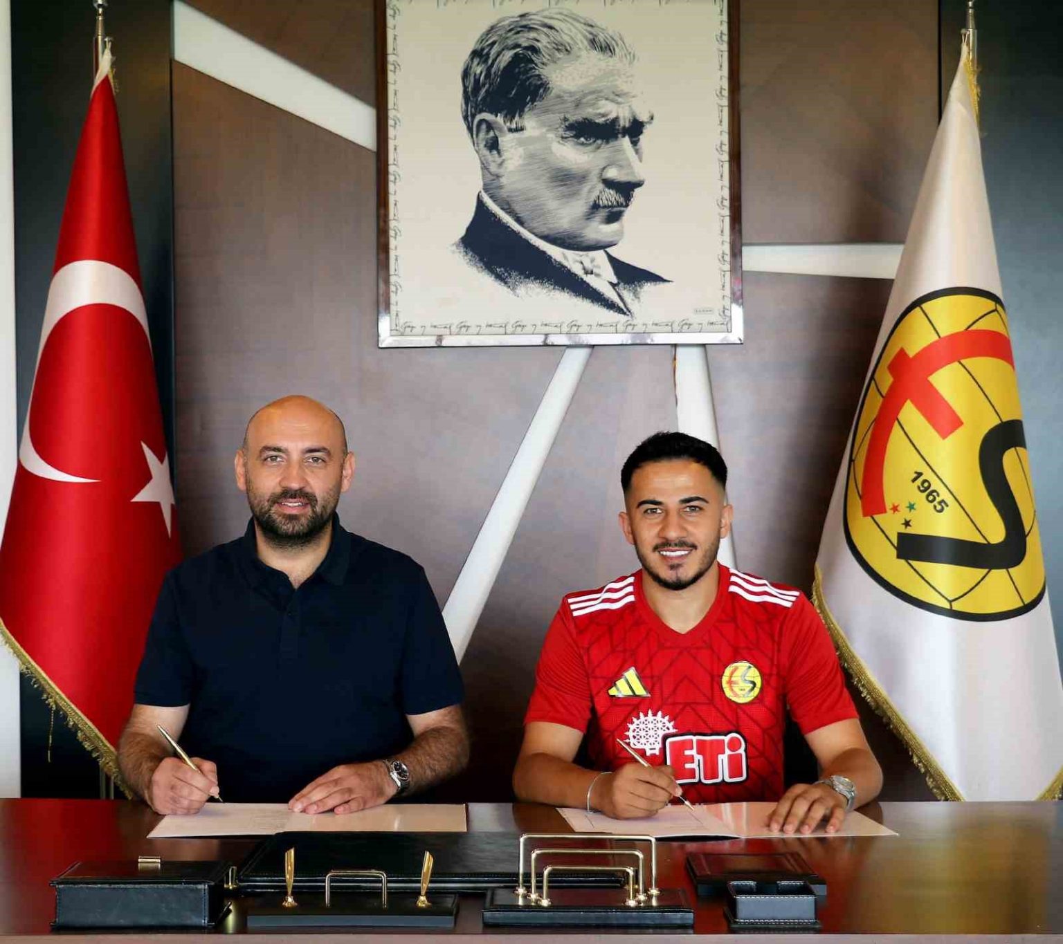 eskisehirspor-yakup-demirci-ile-yeniden-anlasma-sagladi