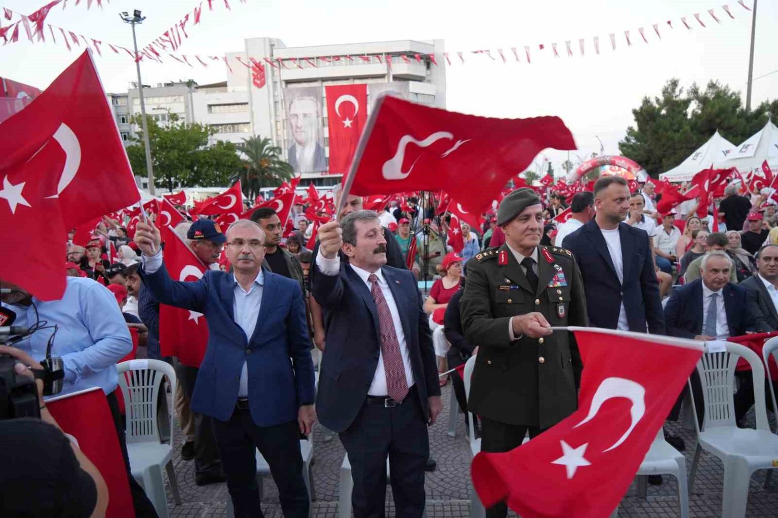 gazi-tumgeneral-ala-mevcut-9-parmagim-ve-hayatimi-bu-millet-ugruna-feda-etmeye-her-zaman-hazirim