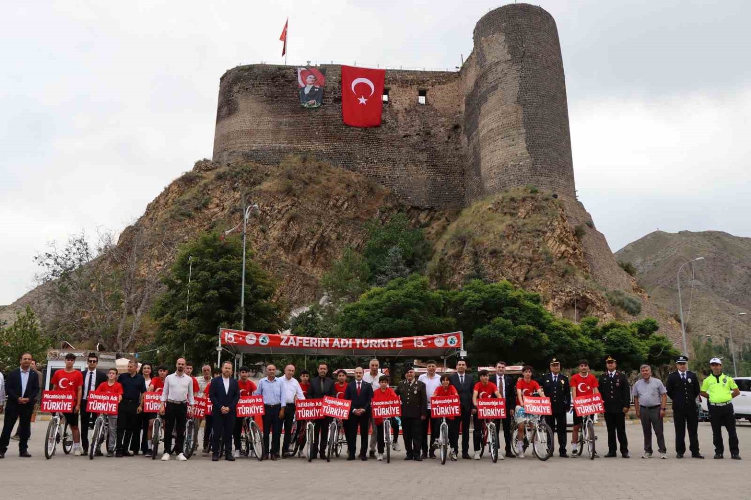 oltuda-15-temmuz-demokrasi-ve-milli-birlik-gunu-etkinlikleri-duzenlendi