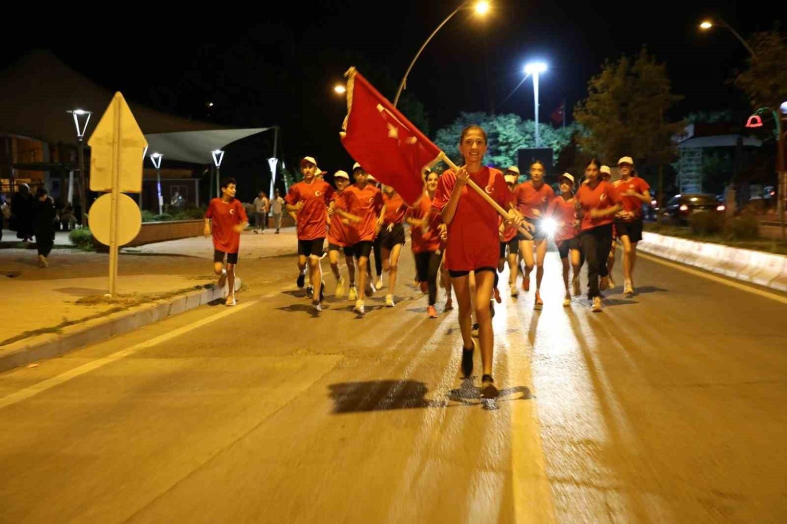 sehitlerin-emaneti-sancak-dualarla-vali-koca-teslim-edildi
