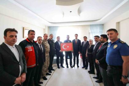 vali-aydogdu-gazi-catmayi-evinde-ziyaret-etti