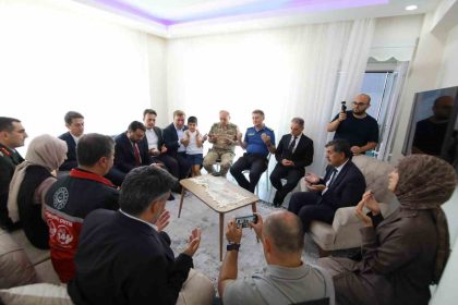 vali-aydogdu-sehit-ailesini-ziyaret-etti