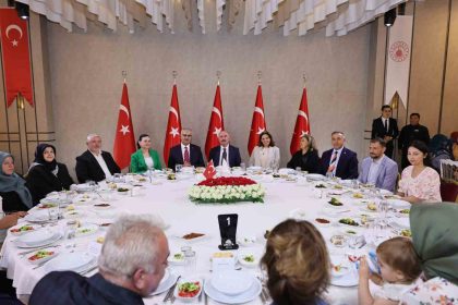 vali-calgan-15-temmuzun-mirasina-sahip-cikma-kararliligimizi-bir-kez-daha-hep-birlikte-dile-getiriyoruz