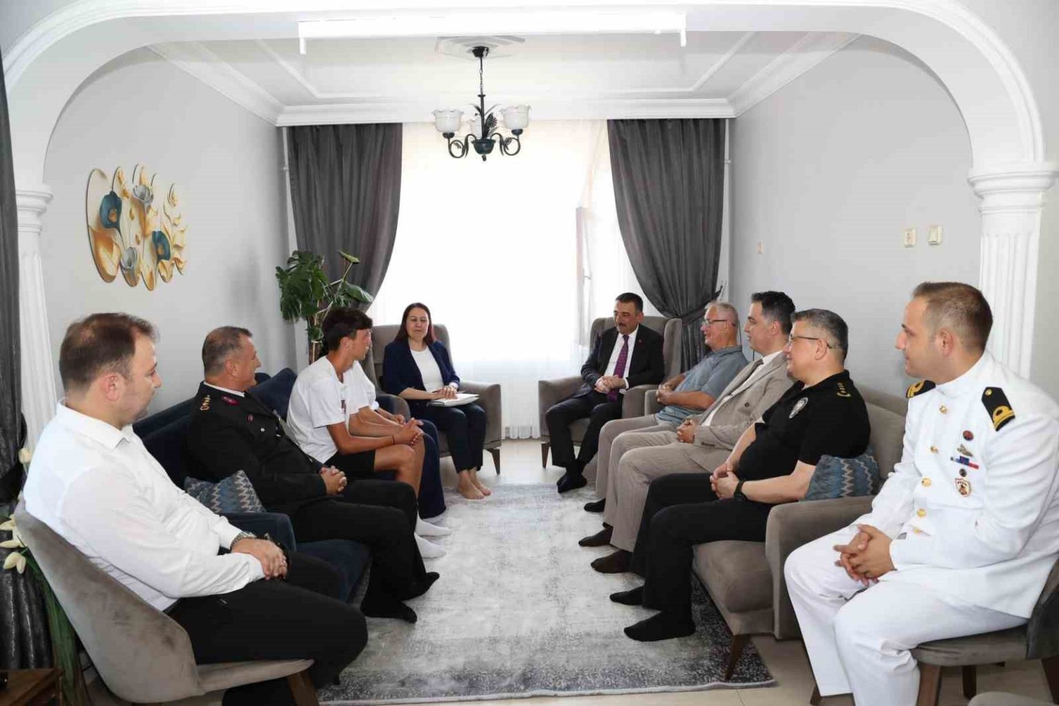 vali-hacibektasoglundan-sehit-ailesine-ziyaret