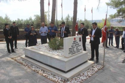 yavuzelinde-15-temmuz-sehitleri-anma-programi-kapsaminda-sehitlik-ziyaret-edildi