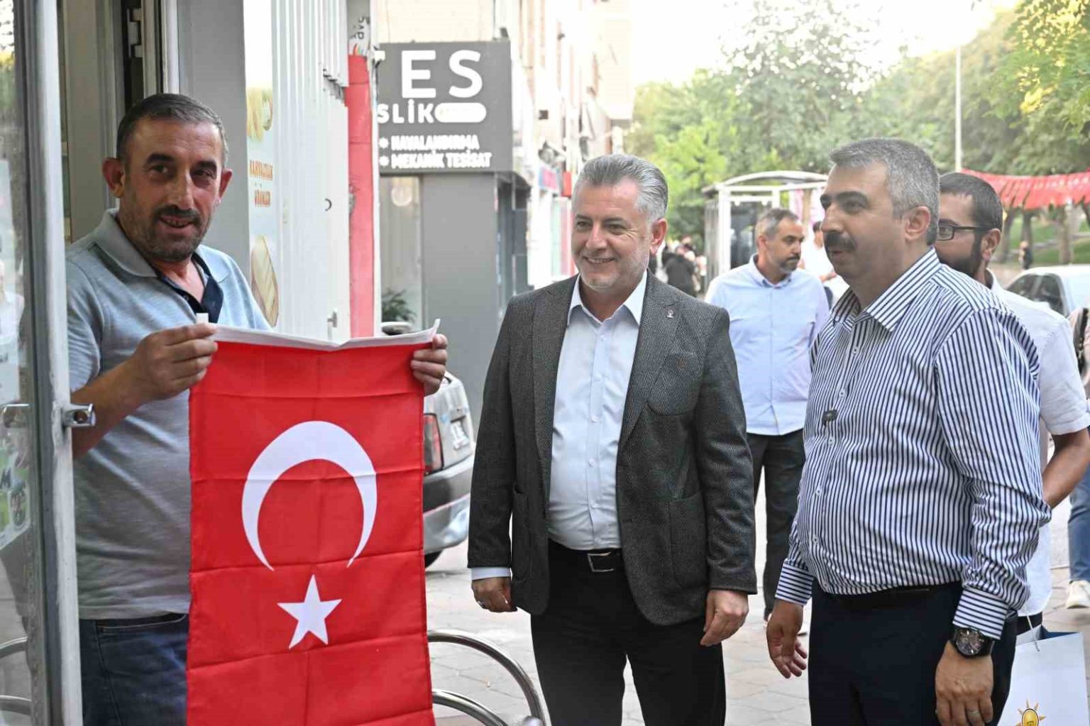 yildirim-al-bayraklarla-donatildi