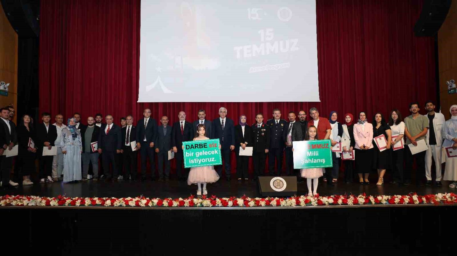 15-temmuz-demokrasi-ve-milli-birlik-gunu-duzenlenen-etkinliklerle-kutlandi