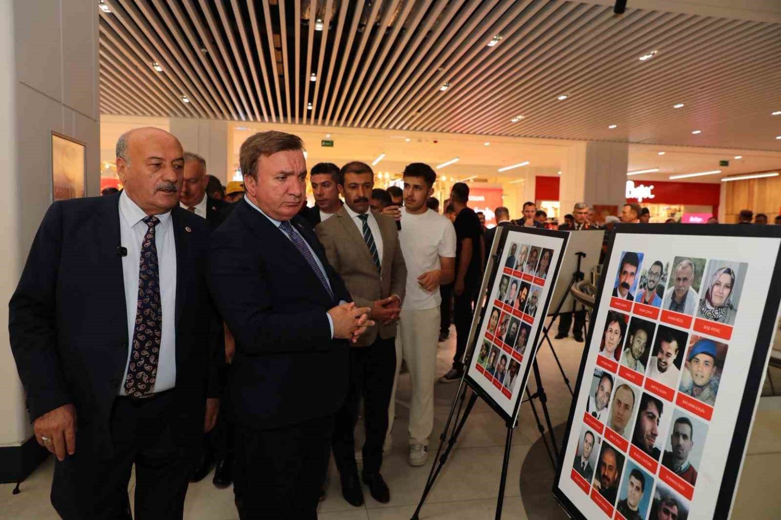 15-temmuz-kronolojik-fotograf-sergisi-acildi