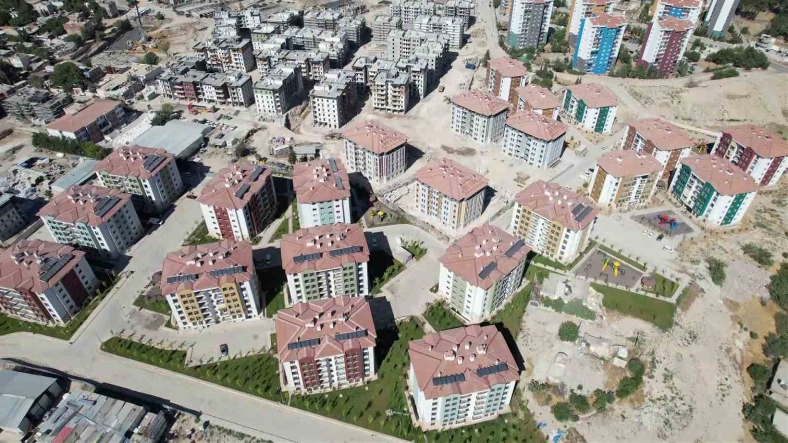 adiyamandaki-kentsel-donusum-alaninda-modern-binalar-yukseldi