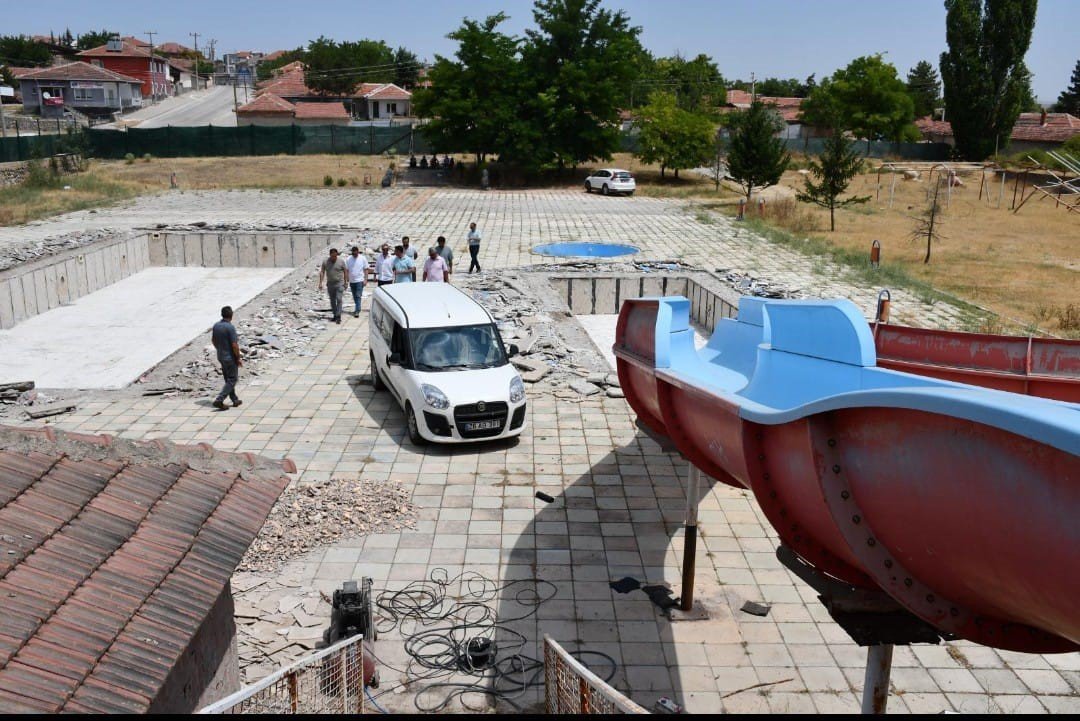 beylikovada-atil-kalan-aquapark-yeniden-hayat-buluyor