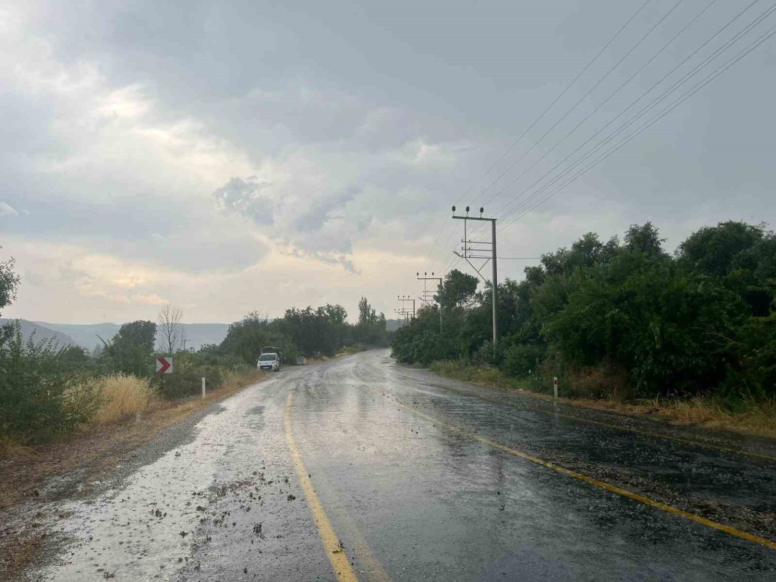 bozdogan-saganak-yagisla-serinledi